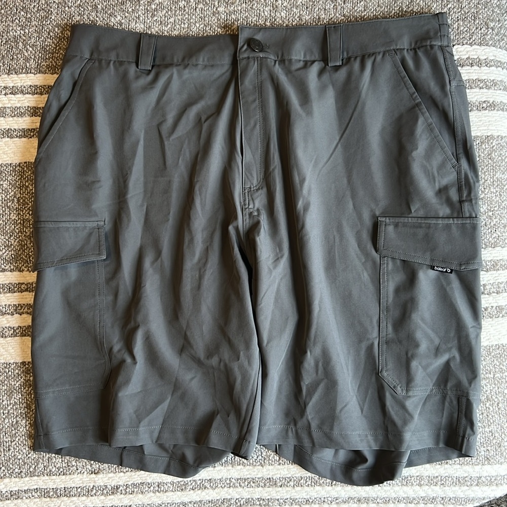 BALEAF // MENS CARGO SHORTS NWT